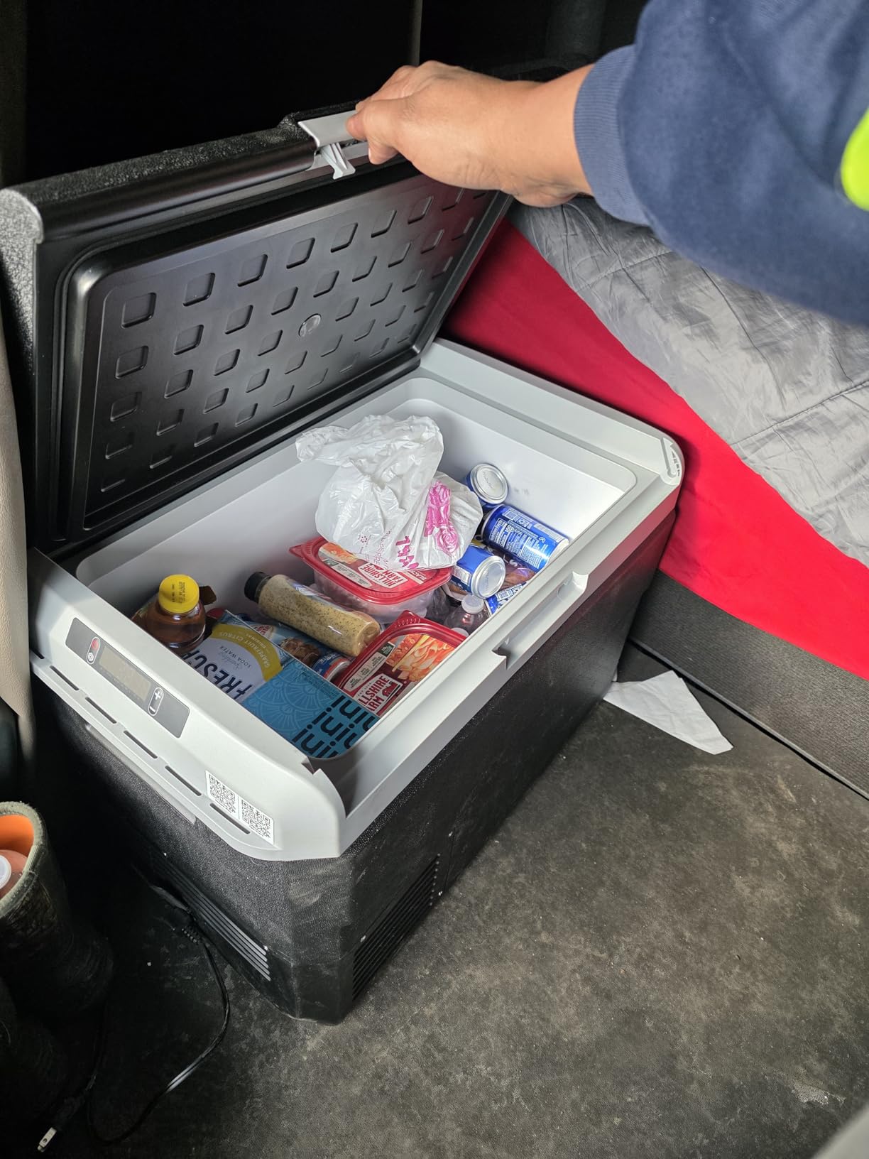 VEVOR 12 Volt Car Refrigerator, 100.4QT/95L Portable Car Fridge Dual Zone customer photo 2
