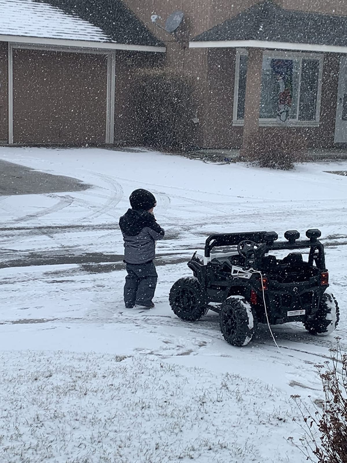 sopbost 24V Kids Ride On UTV with Remote Control, 2WD/4WD Switchable, Blue customer photo 2