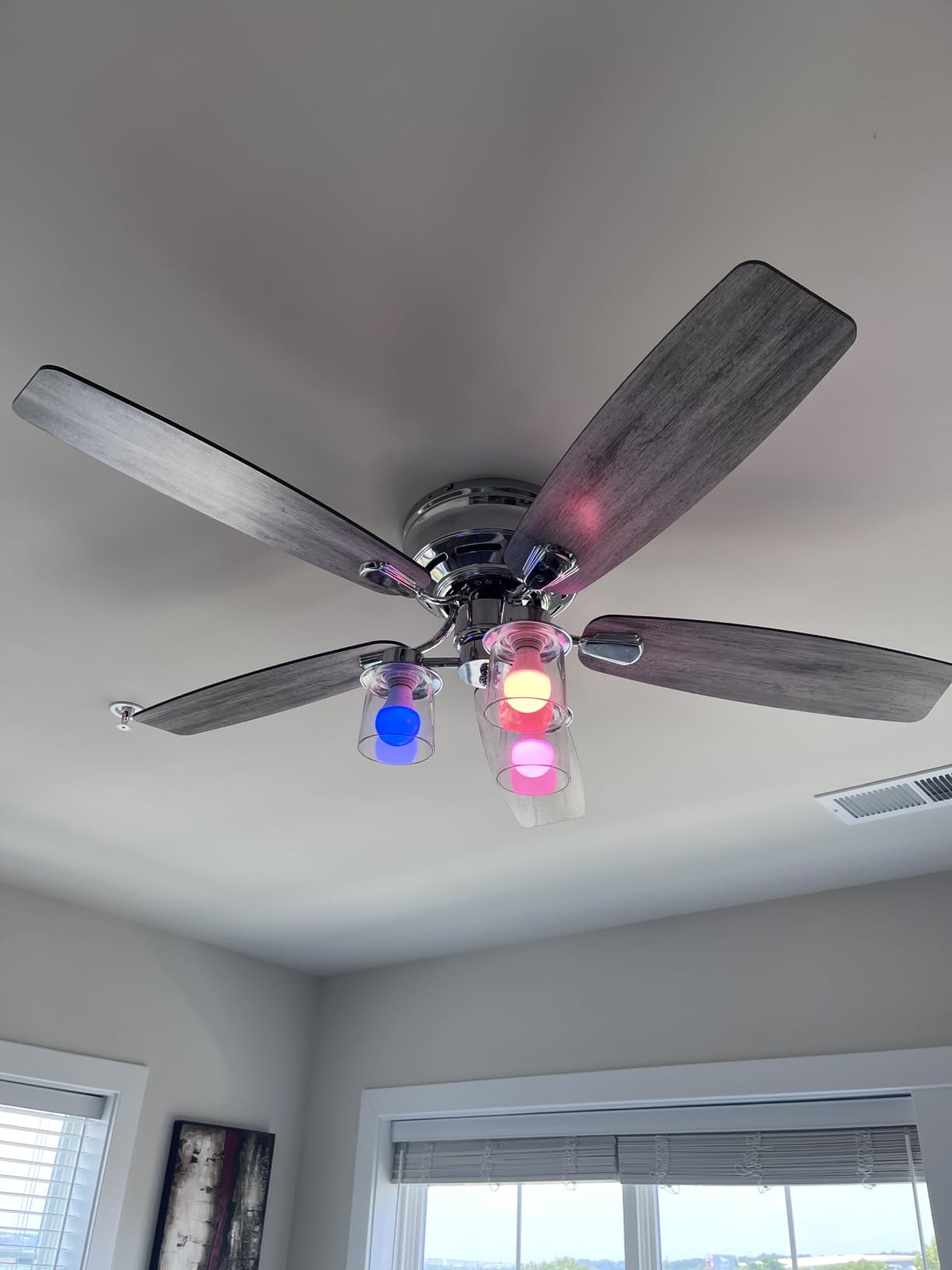 Philips Hue Essential Smart LED A19 Bulb, 4-Pack customer photo 1