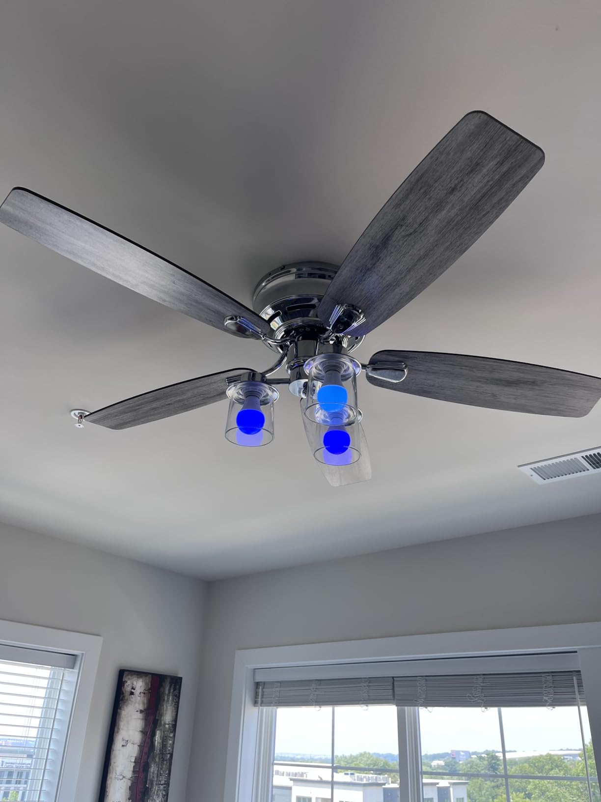 Philips Hue Essential Smart LED A19 Bulb, 4-Pack customer photo 2