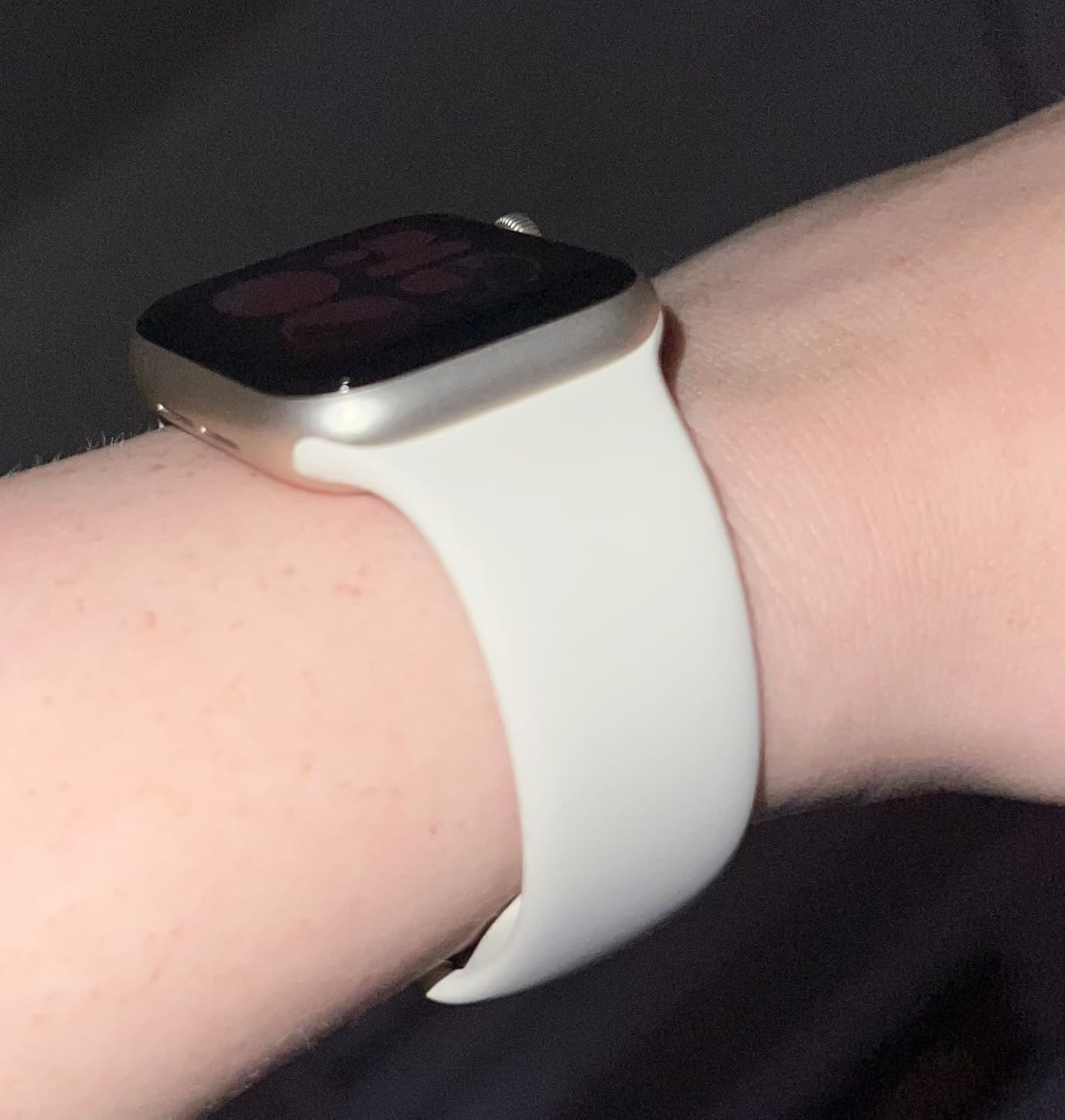 Apple Watch SE 3 [GPS 44mm] Smartwatch with Starlight Aluminum Case with Starlight Sport Band - M/L. Fitness and Sleep Trackers, Heart Rate Monitor, Always-On Display, Water Resistant customer photo 1