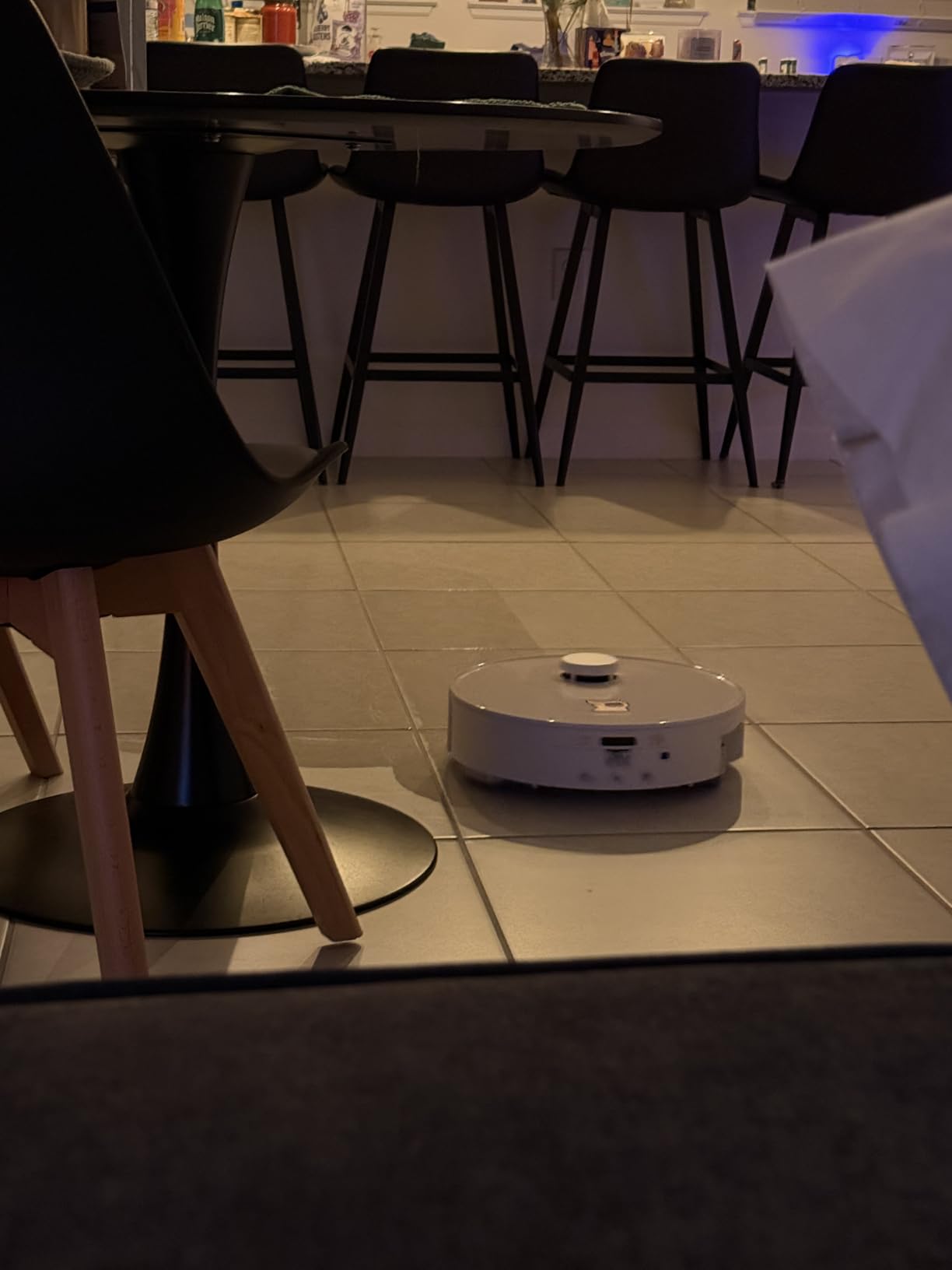 roborock Qrevo Curv 2 Flow 2026 New Robot Vacuum and Mop, 20,000 Pa, SpiraFlow Real-Time Self-Cleaning Roller Mop, Dual Zero-Tangle, AI Obstacle Avoidance, Heat-Washes & Dries Mop, Carpet Protection customer photo 1