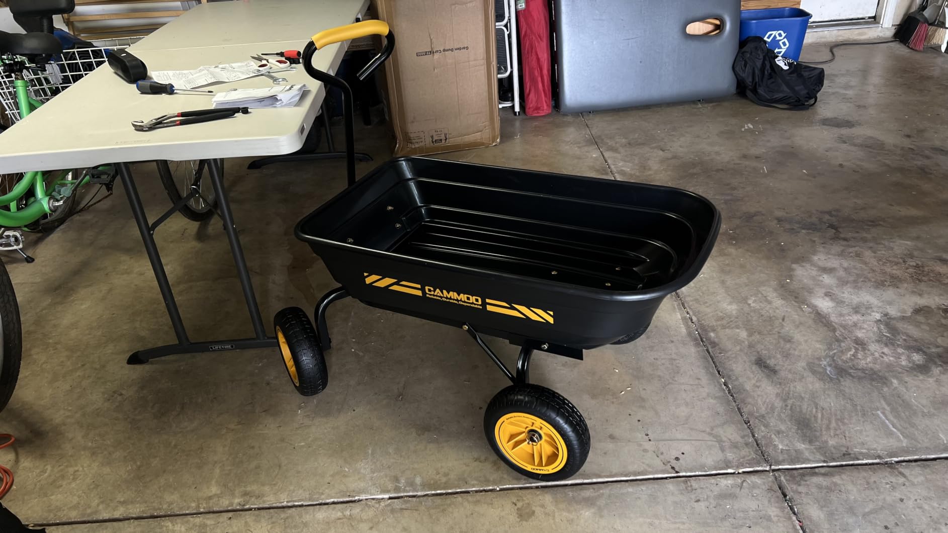 CAMMOO 10-in NO-Flat Tires 600lb Garden Dump Cart 4 Cu.Ft Wheelbarrow Black customer photo 2