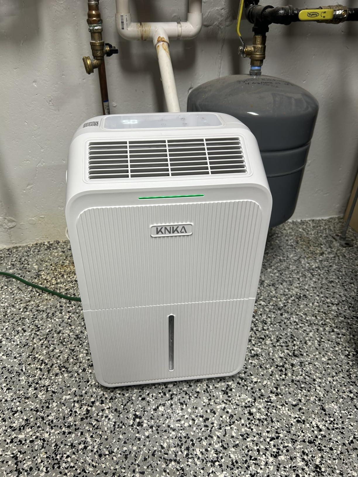 KNKA 2500 Ft² Max 34 Pints Dehumidifier for Basement with Drain Hose, Black customer photo 2
